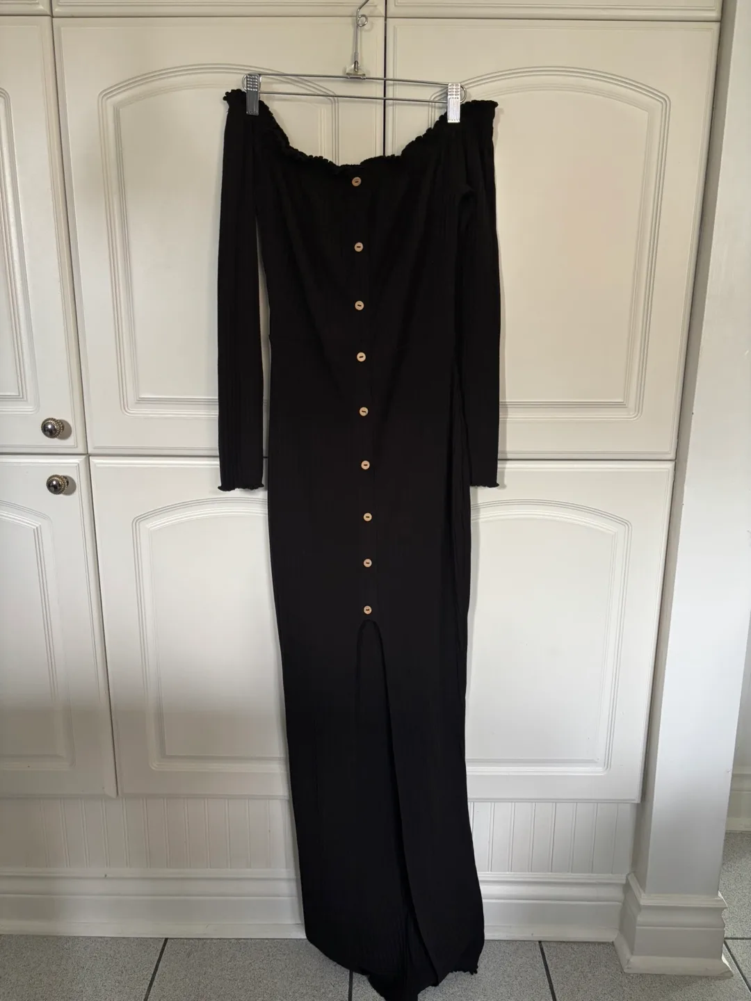 Black Off-Shoulder Maxi Dress image indicator(2)