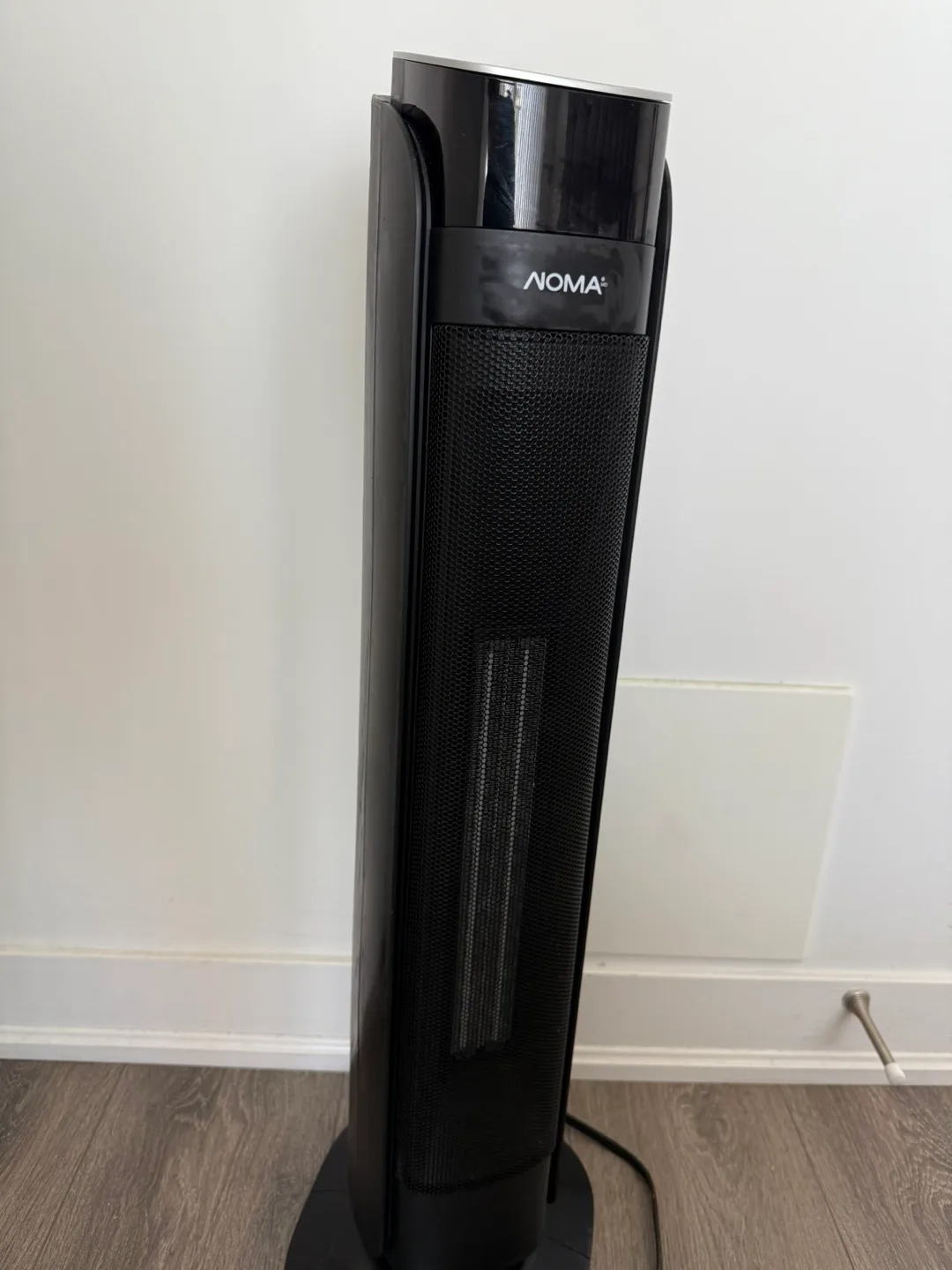NOMA Tower Heater - Black image indicator(2)