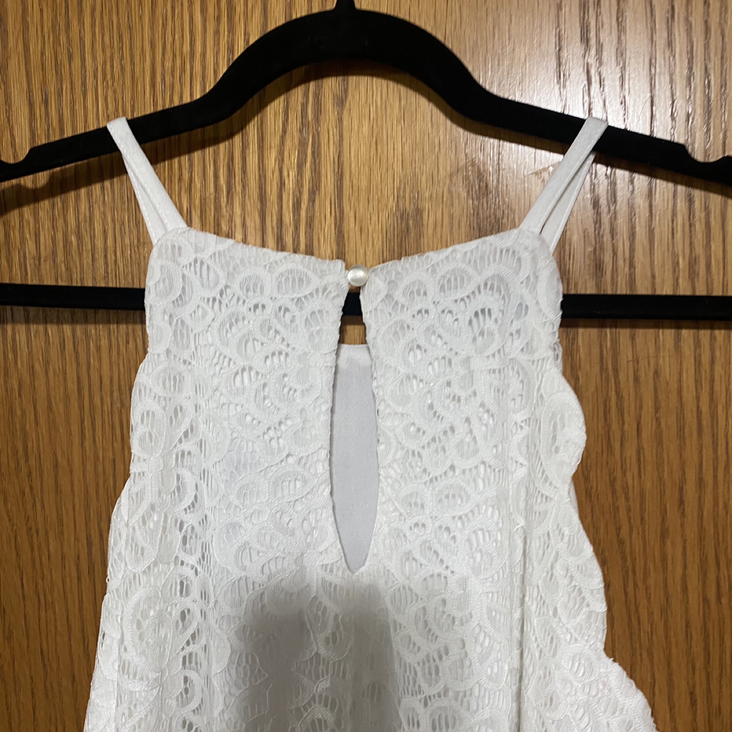 Beautiful, white scalloped special occasion dress - photo 5