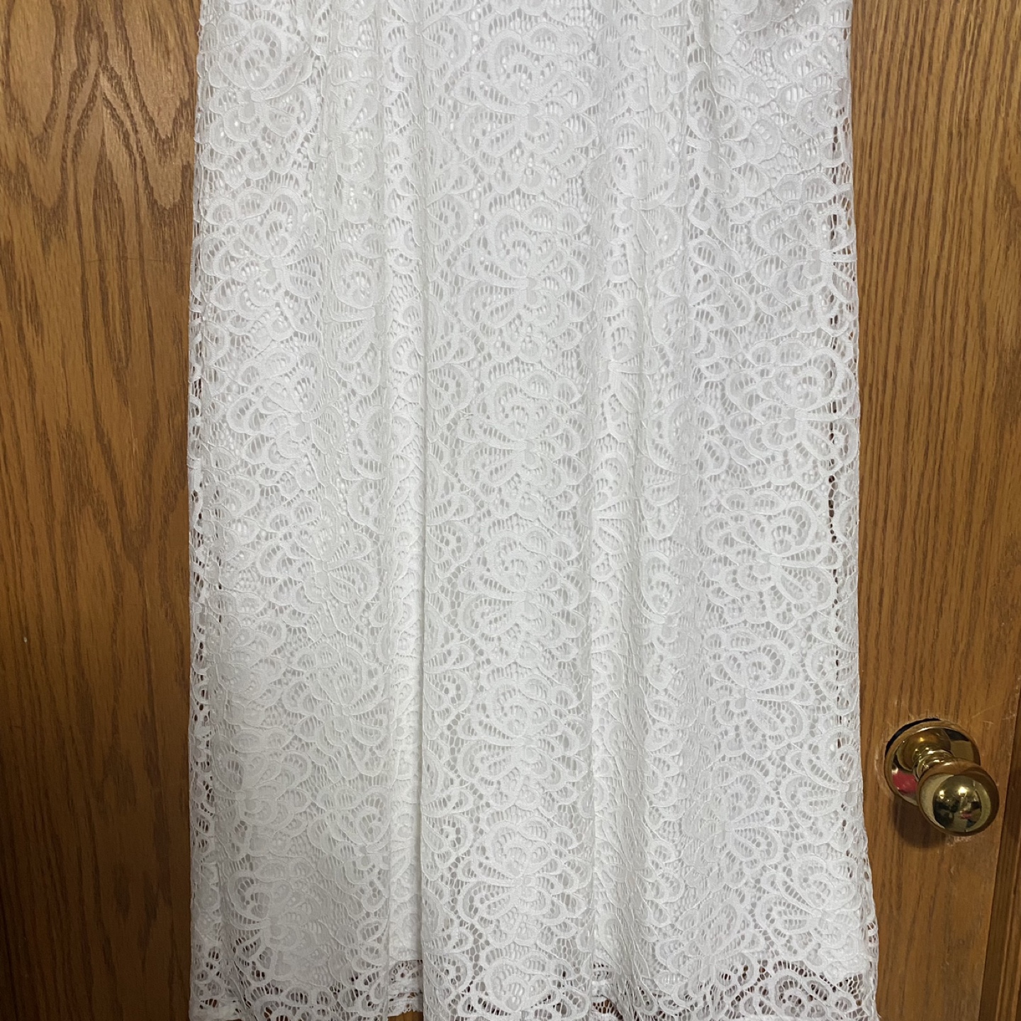 Beautiful, white scalloped special occasion dress - photo 3