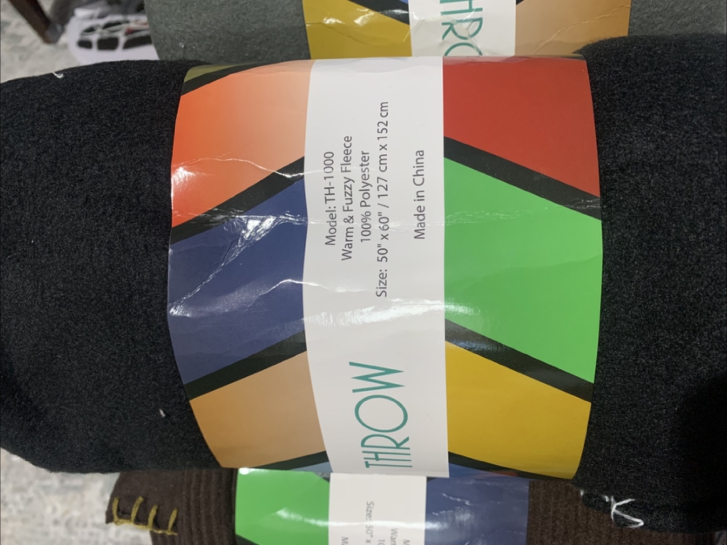 Solid Colour Fleece Throws - 50" x 60" - photo 3