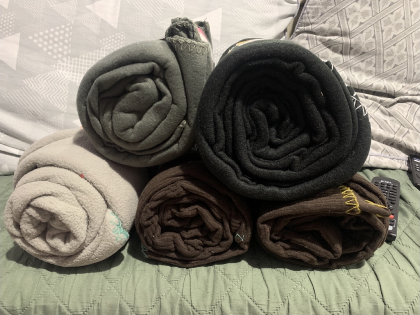 Solid Colour Fleece Throws - 50" x 60"