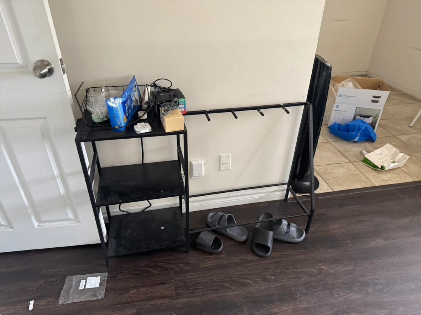 Guitar Rack with Shelf(powered) thumbnail