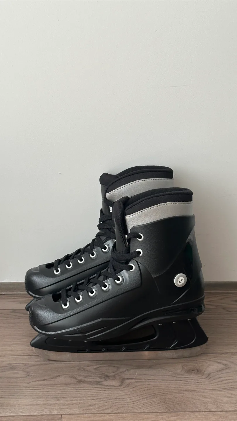 Decathlon ice skating shoes - Black thumbnail