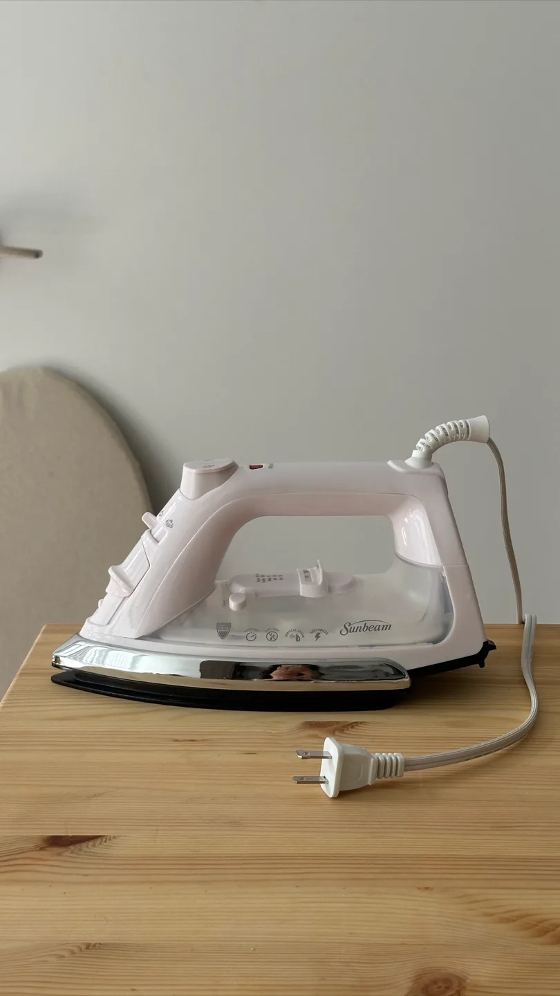 Sunbeam Steam Iron thumbnail