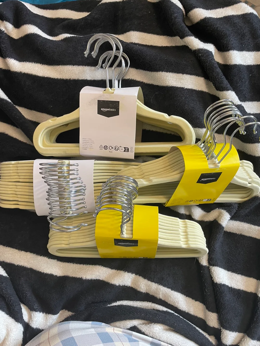 Children’s AmazonBasics Velvet Clothes Hangers, 30 Pack - New