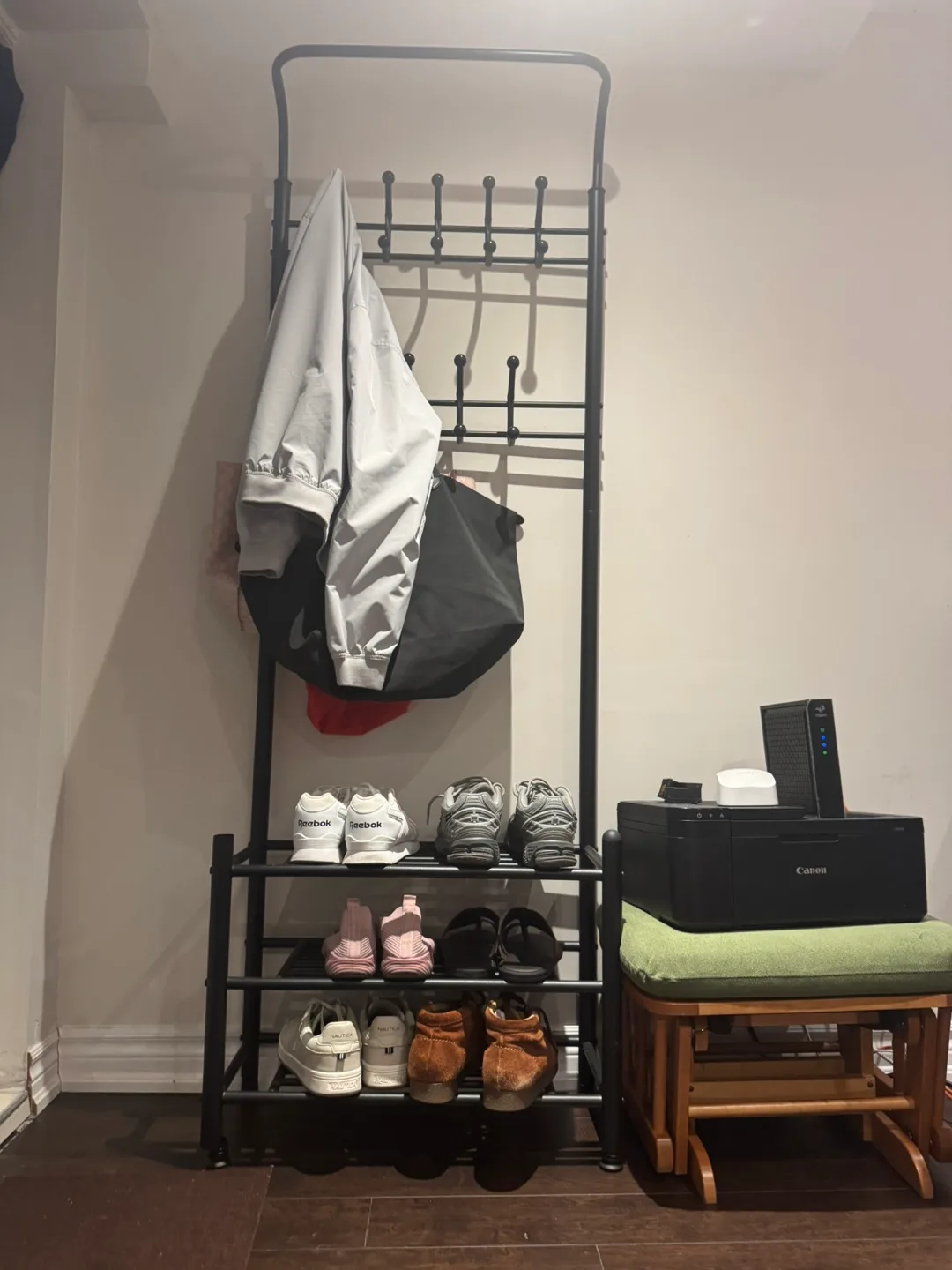 Coat Rack with Shoe Storage image indicator(4)