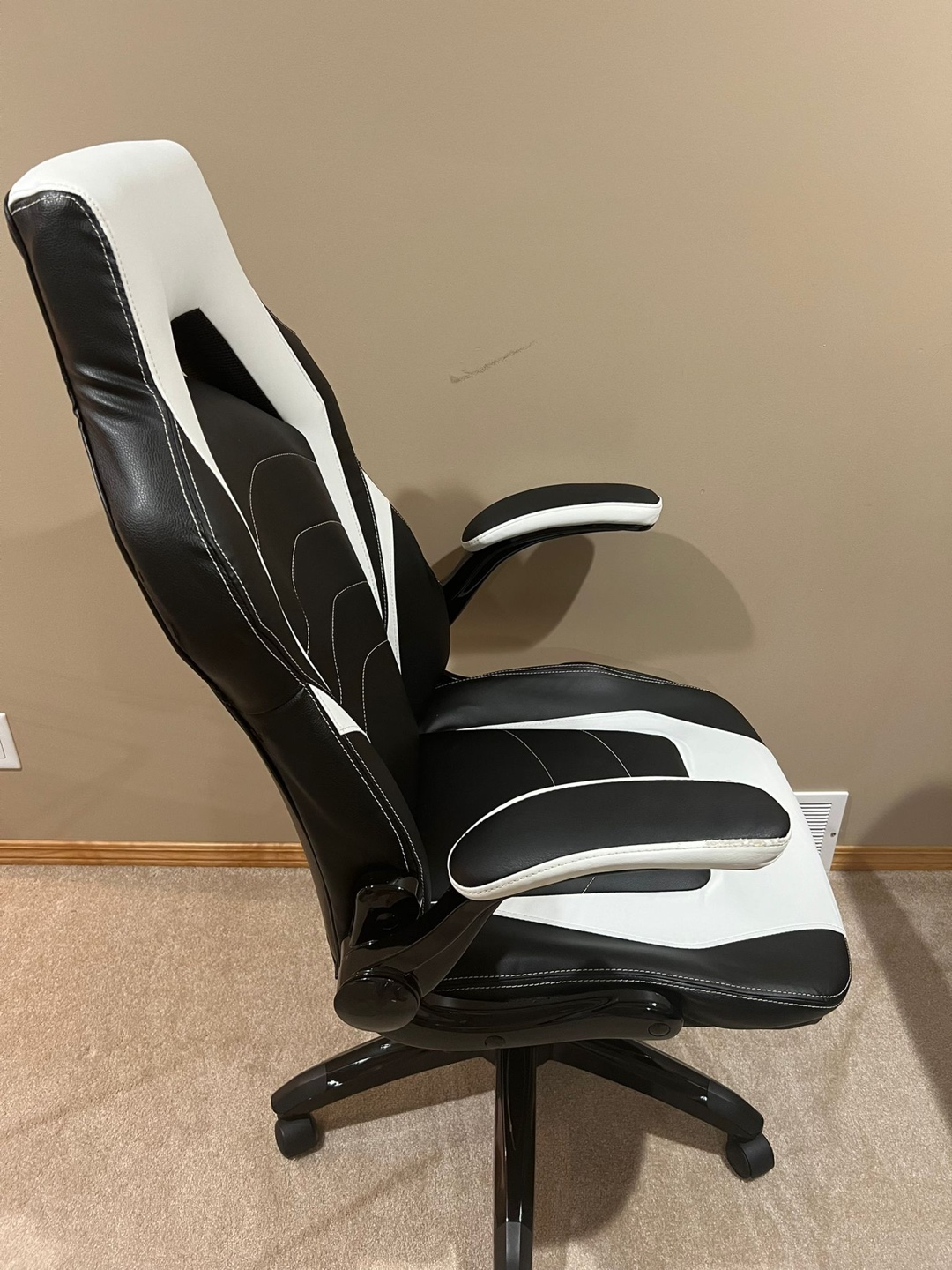 Black and White Gaming Chair - photo 3