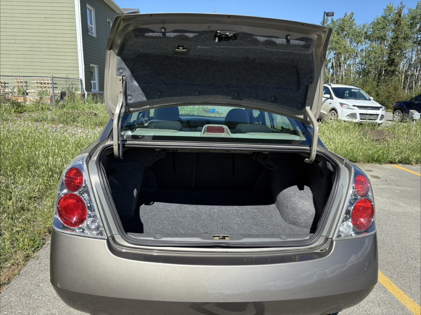 2005 Nissan Altima 4 dr. Sedan. 3.5L V6 - photo 5