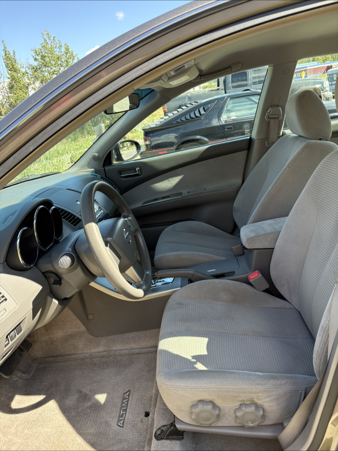 2005 Nissan Altima 4 dr. Sedan. 3.5L V6 - photo 3