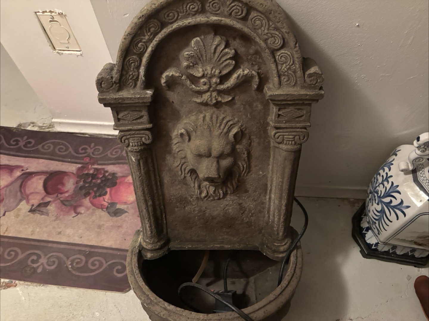 President's Choice Lion Wall Fountain - photo 2