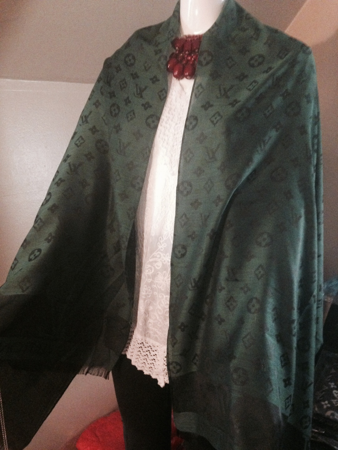 Louis Vuitton Shawl - photo 2
