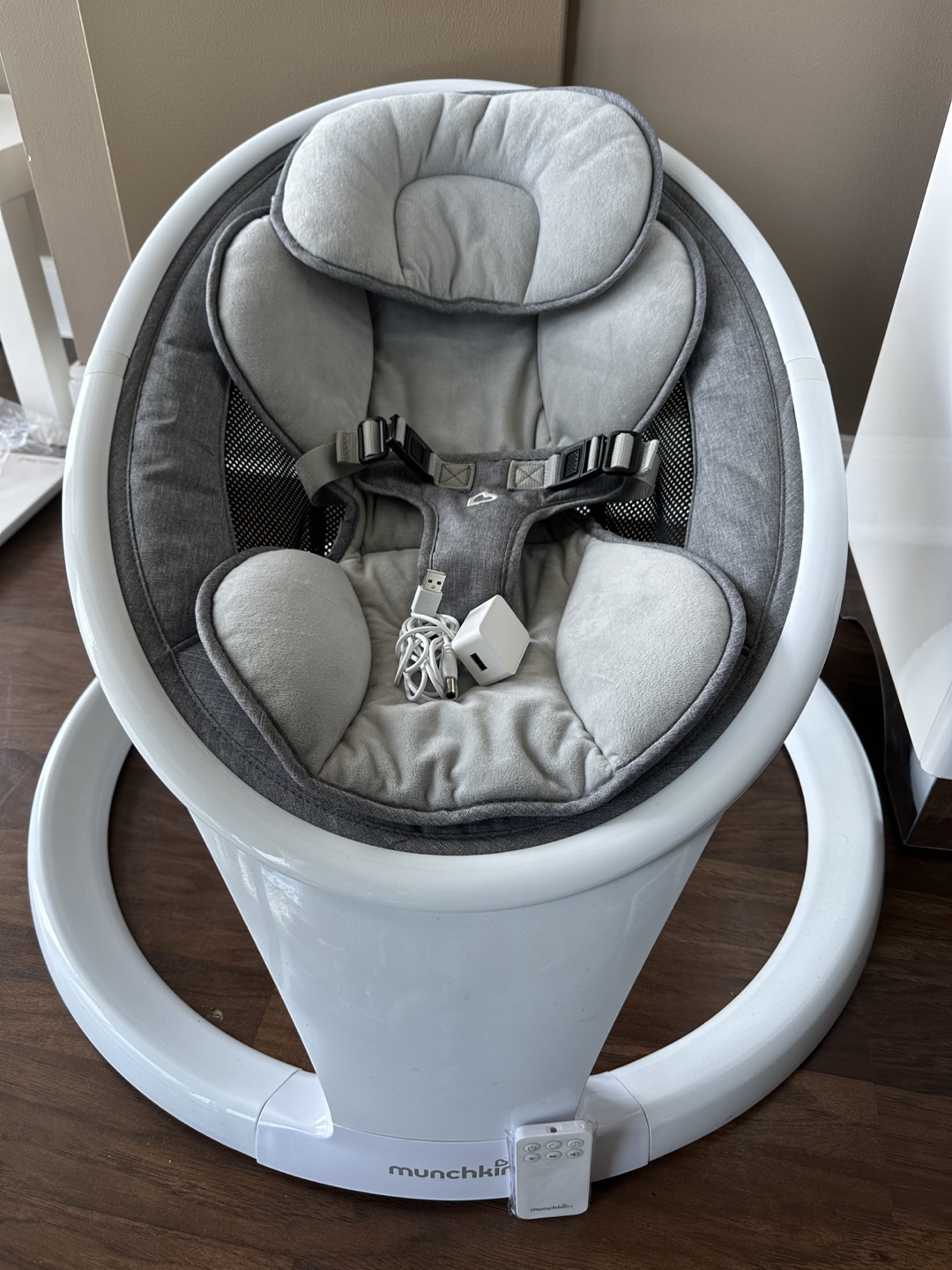Munchkin Bluetooth Enabled Lightweight Baby Swing