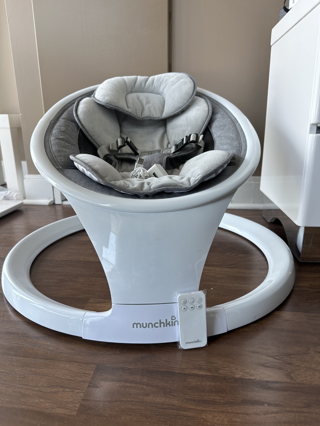 Munchkin Bluetooth Enabled Lightweight Baby Swing - photo 2