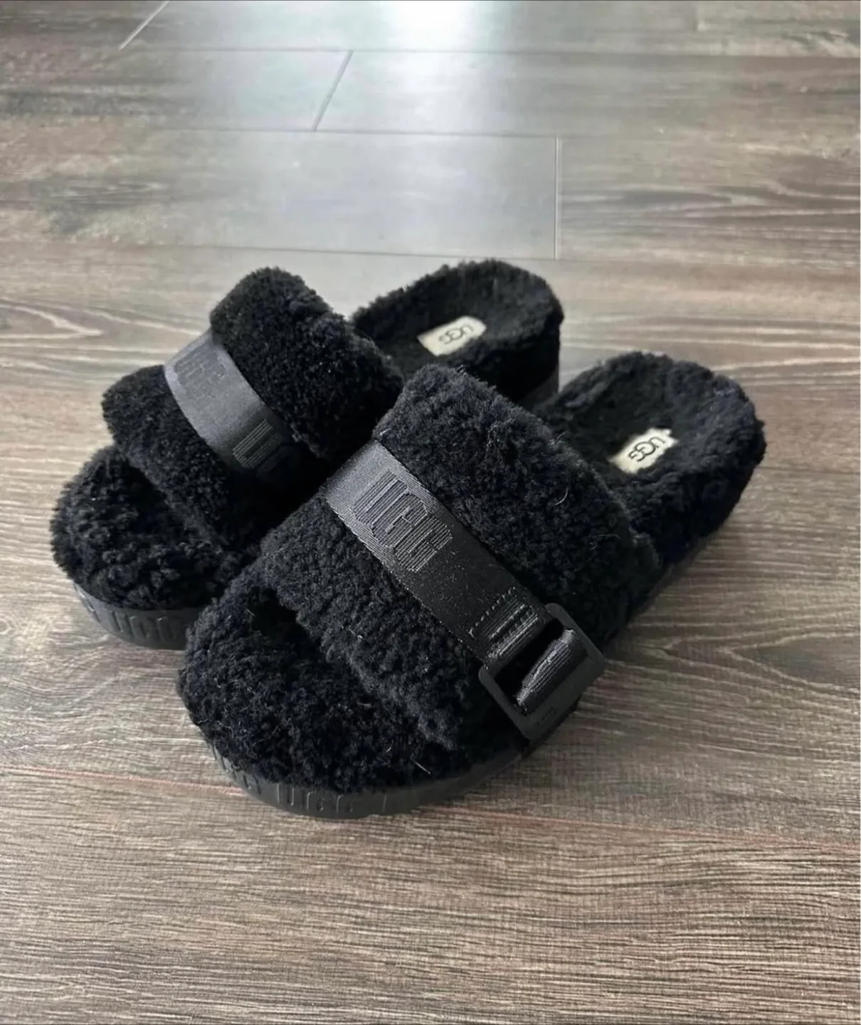 New Ugg platform slides “fluffita” size 8 thumbnail