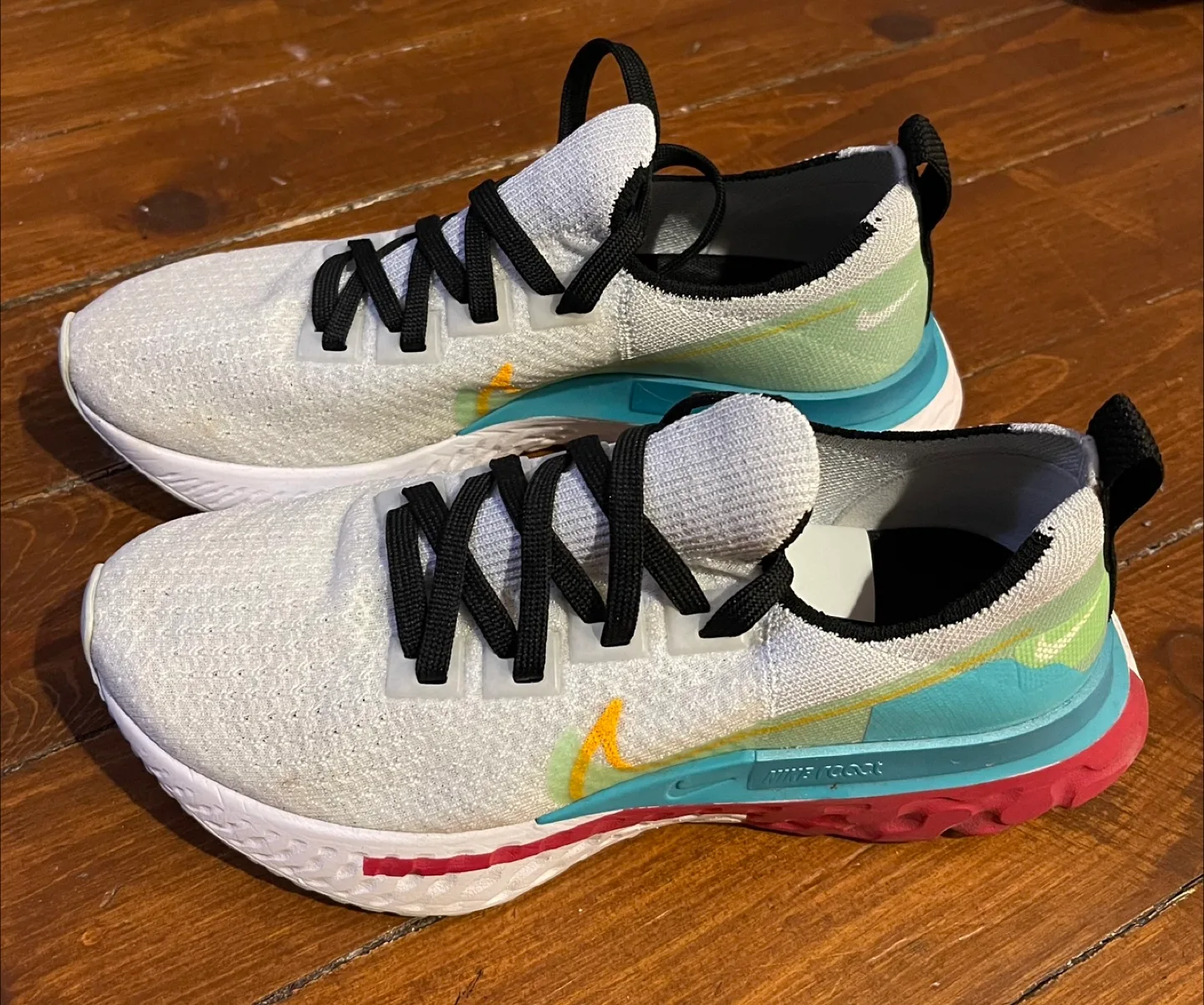 Nike women’s infinity react shoes 6.5 thumbnail