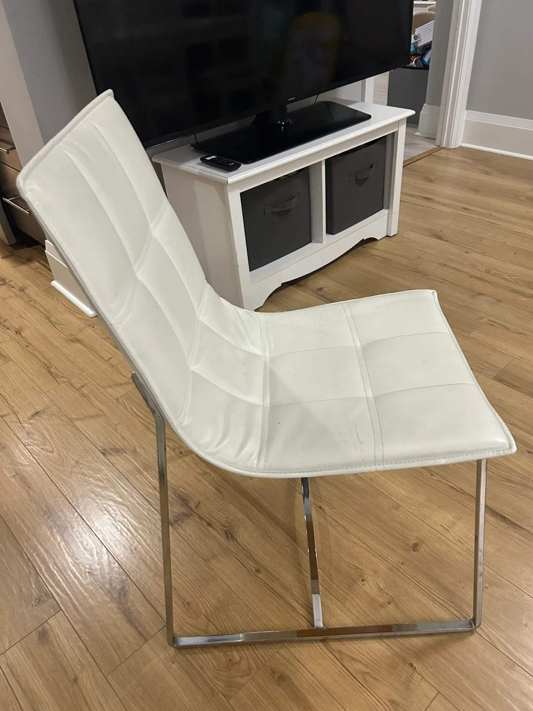White Leather & Chrome Chair image indicator(2)