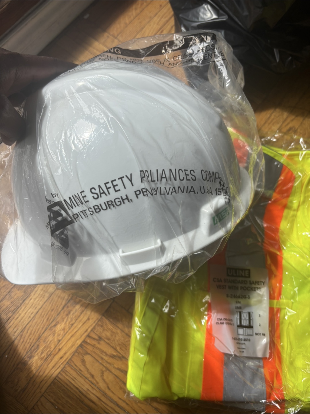 New ULINE CSA Standard Safety Vest with Pockets - S/M - photo 3