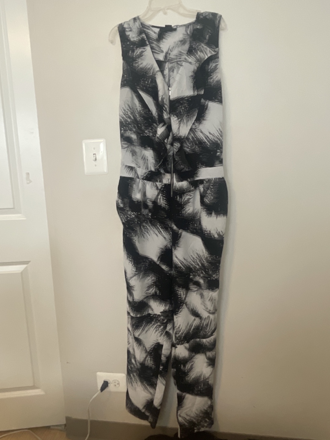 Black & White Sleeveless Jumpsuit🧡