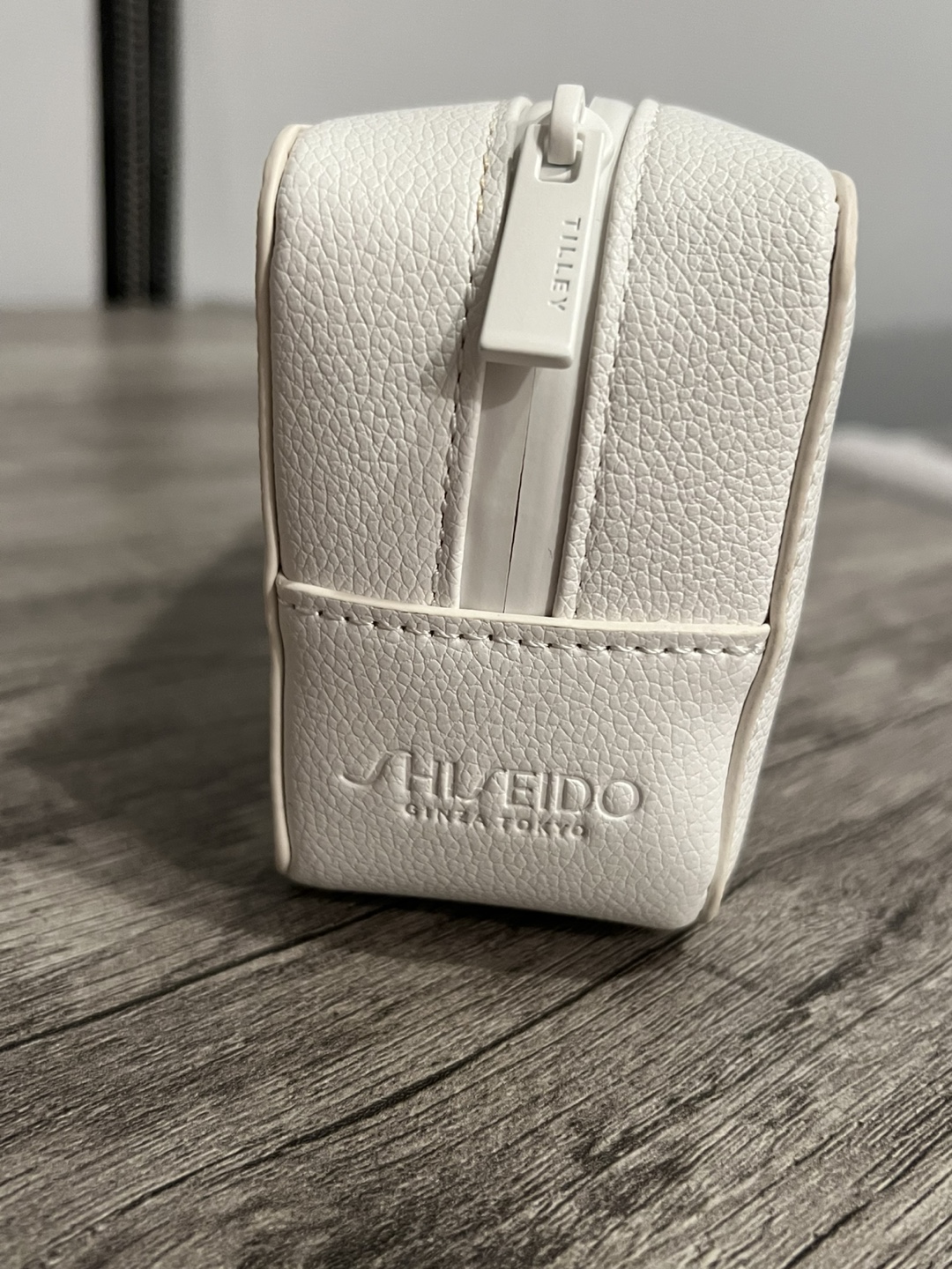 Shiseido White Cosmetic Pouch - photo 2