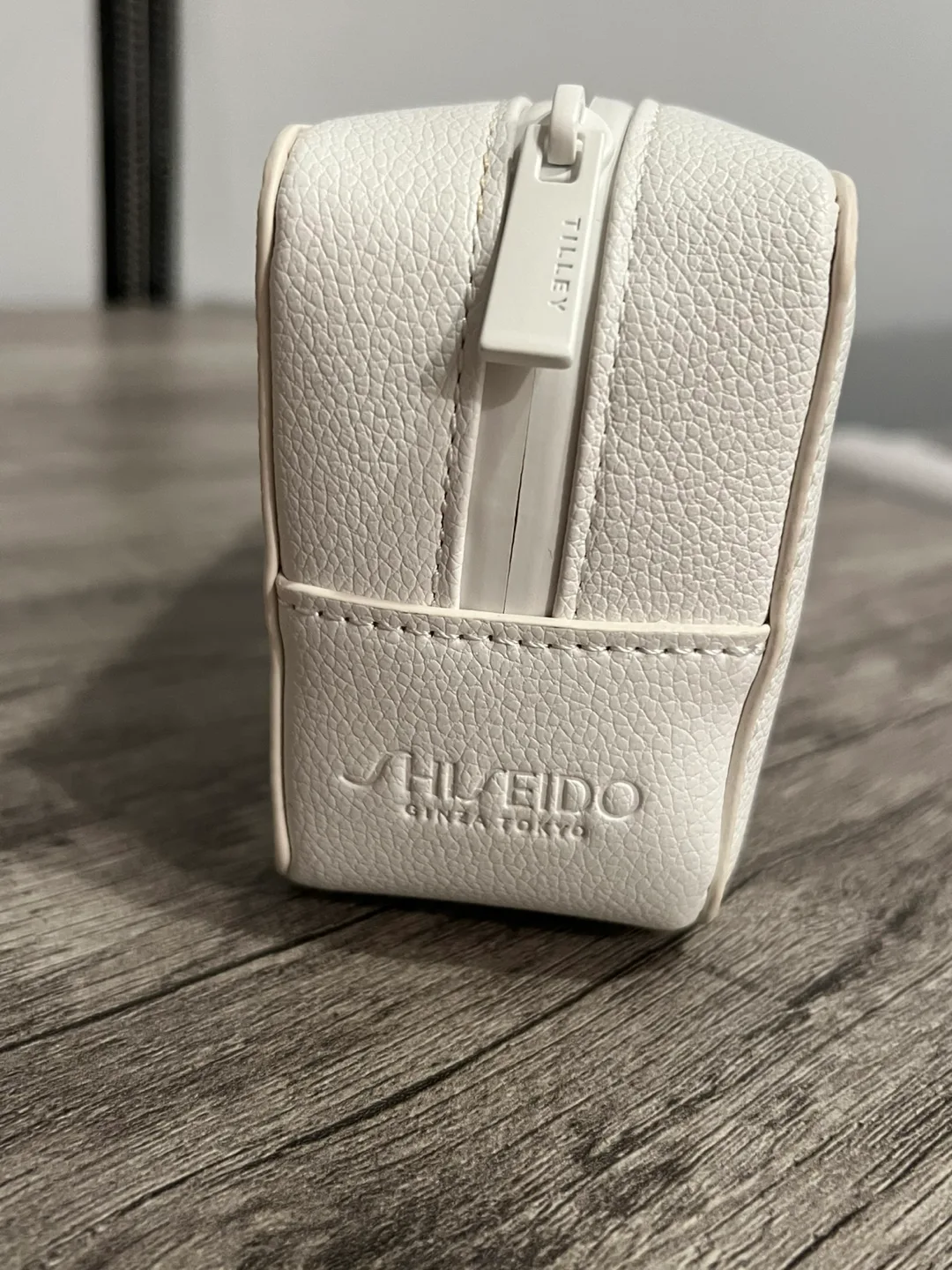 Shiseido White Cosmetic Pouch image indicator(2)