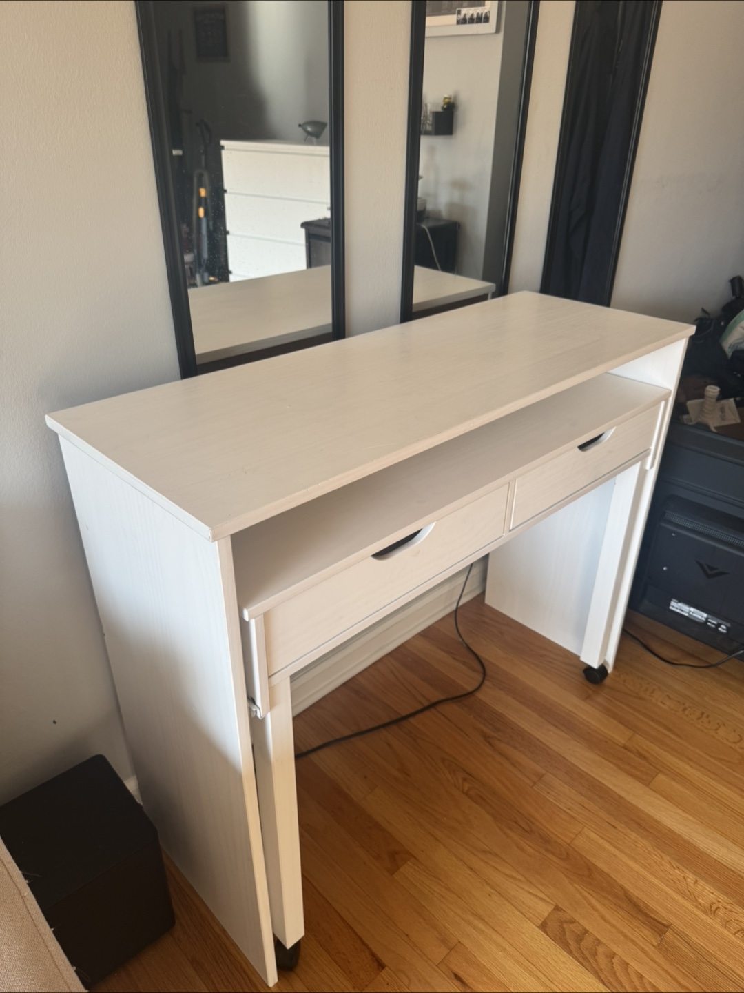 White Pull Out Computer Desk - photo 5
