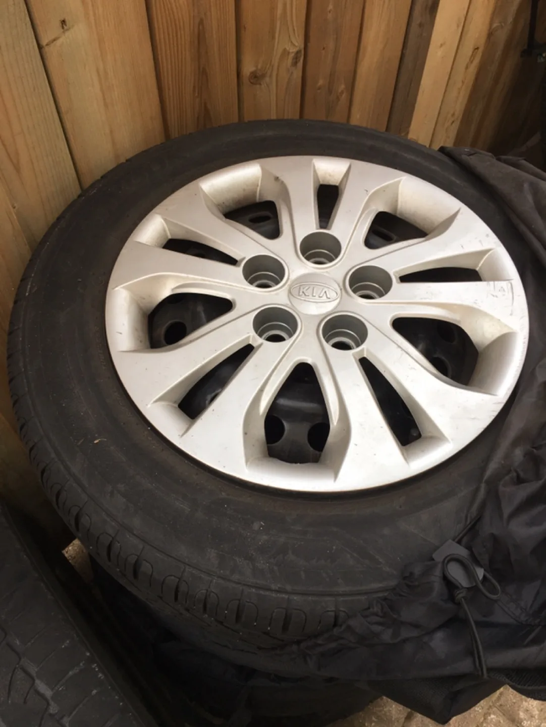 Set of Kia Tires with Covers thumbnail