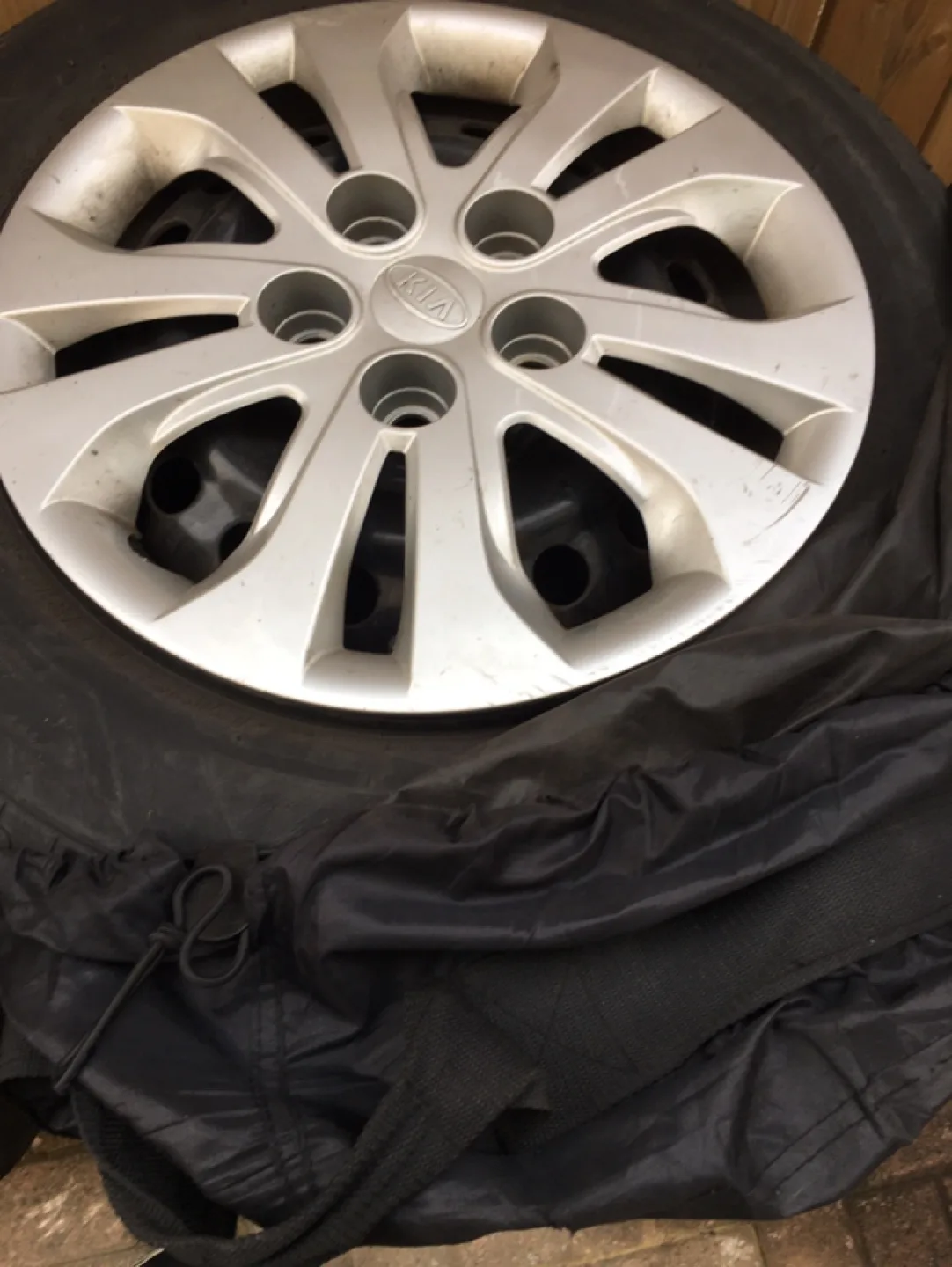 Set of Kia Tires with Covers image indicator(2)