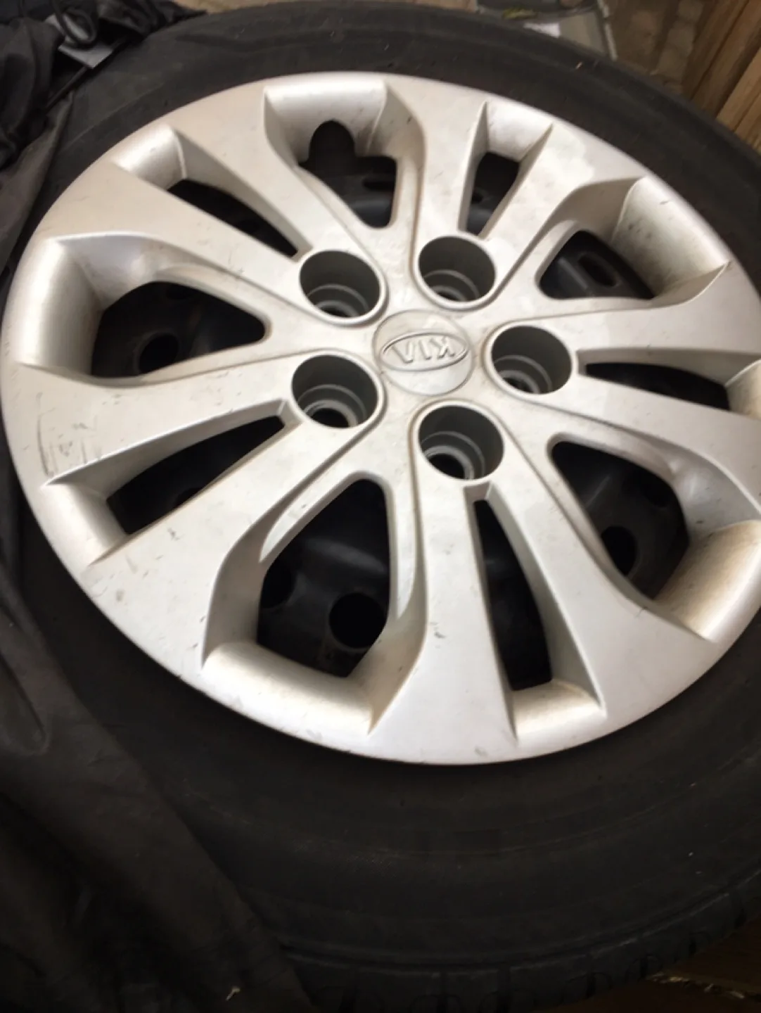 Set of Kia Tires with Covers image indicator(4)