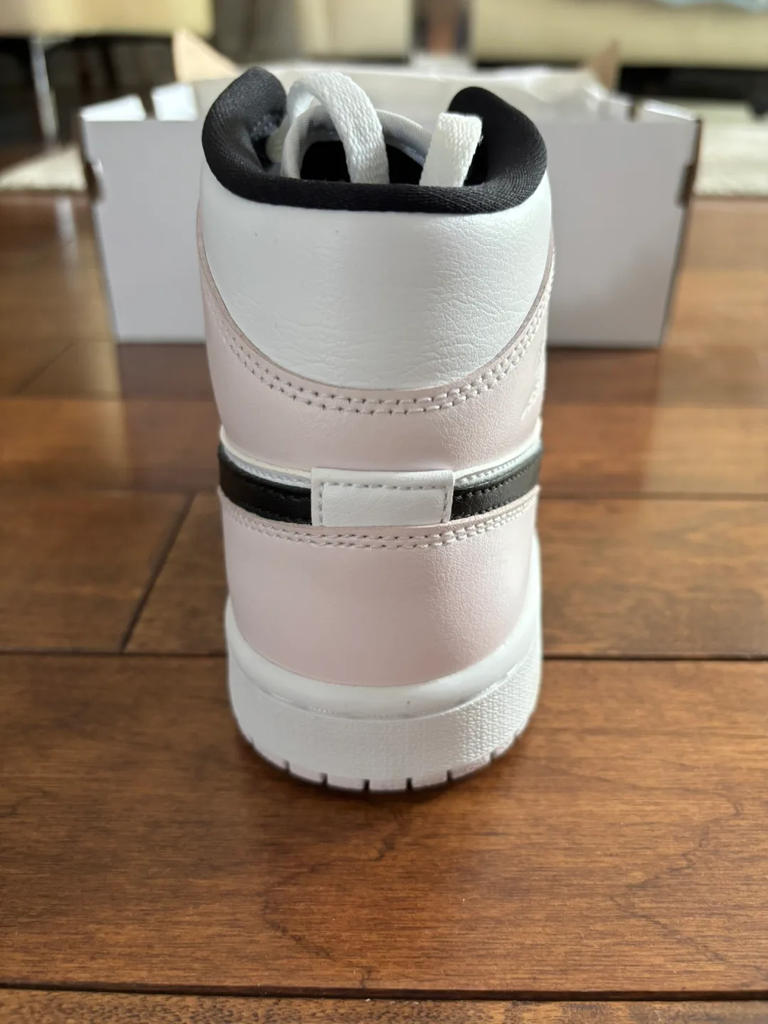 Jordans original in shoe box image indicator(4)