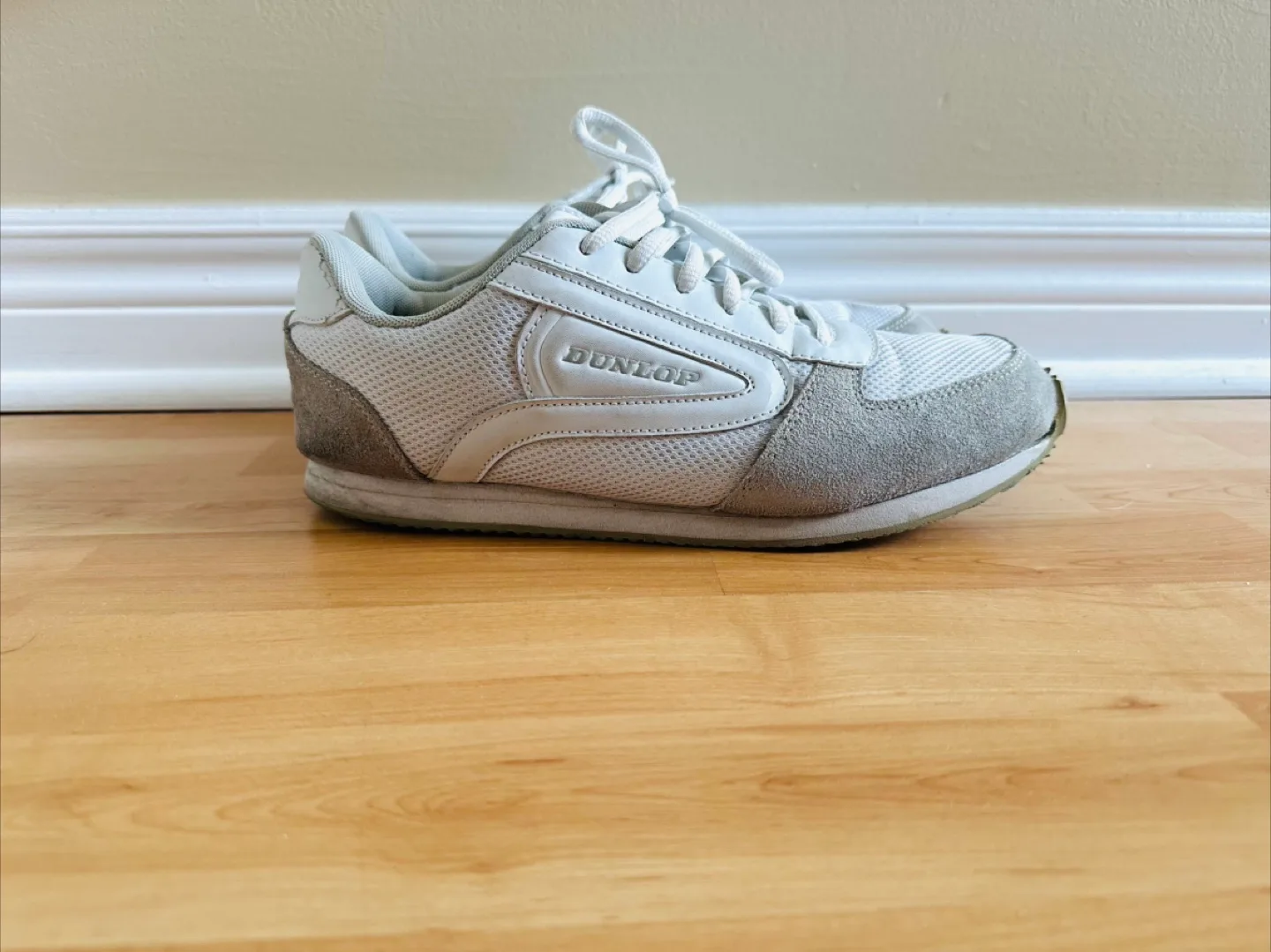 Dunlop White Running Shoes - Size 8.5 image indicator(3)