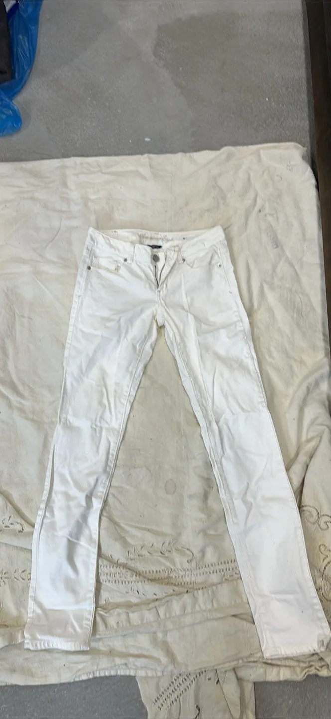 American Eagle White Jeans thumbnail