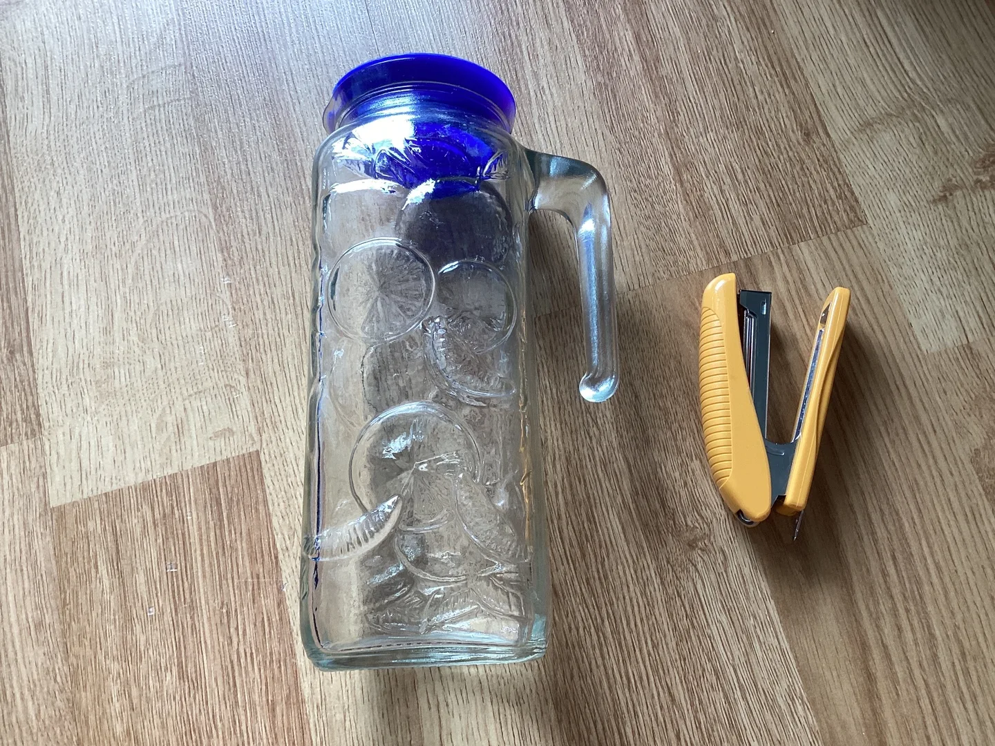 🧡Glass Pitcher with Blue Lid image indicator(2)