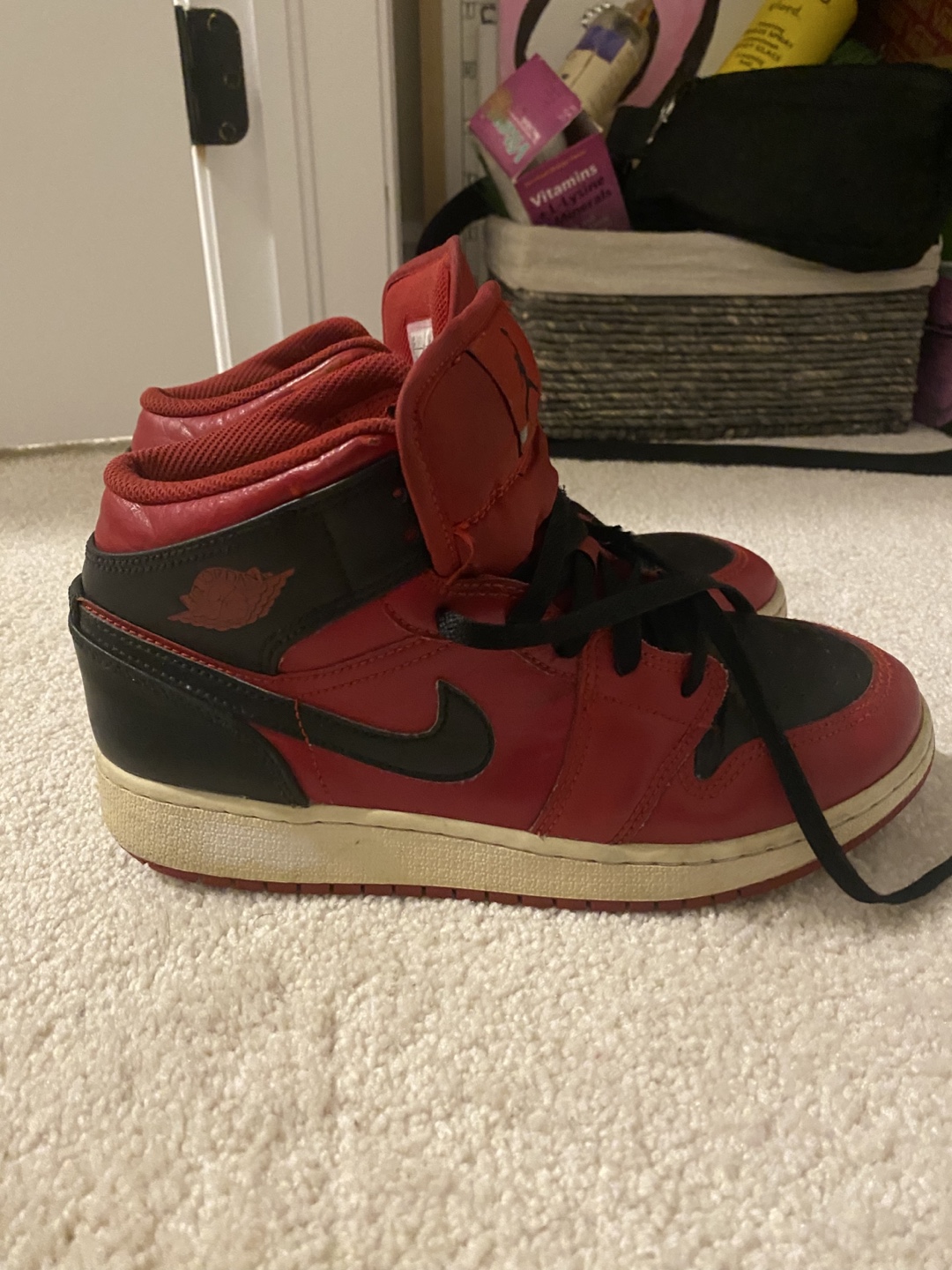 Air Jordan 1 Mid, Red/Black, Size 5.5Y - photo 3