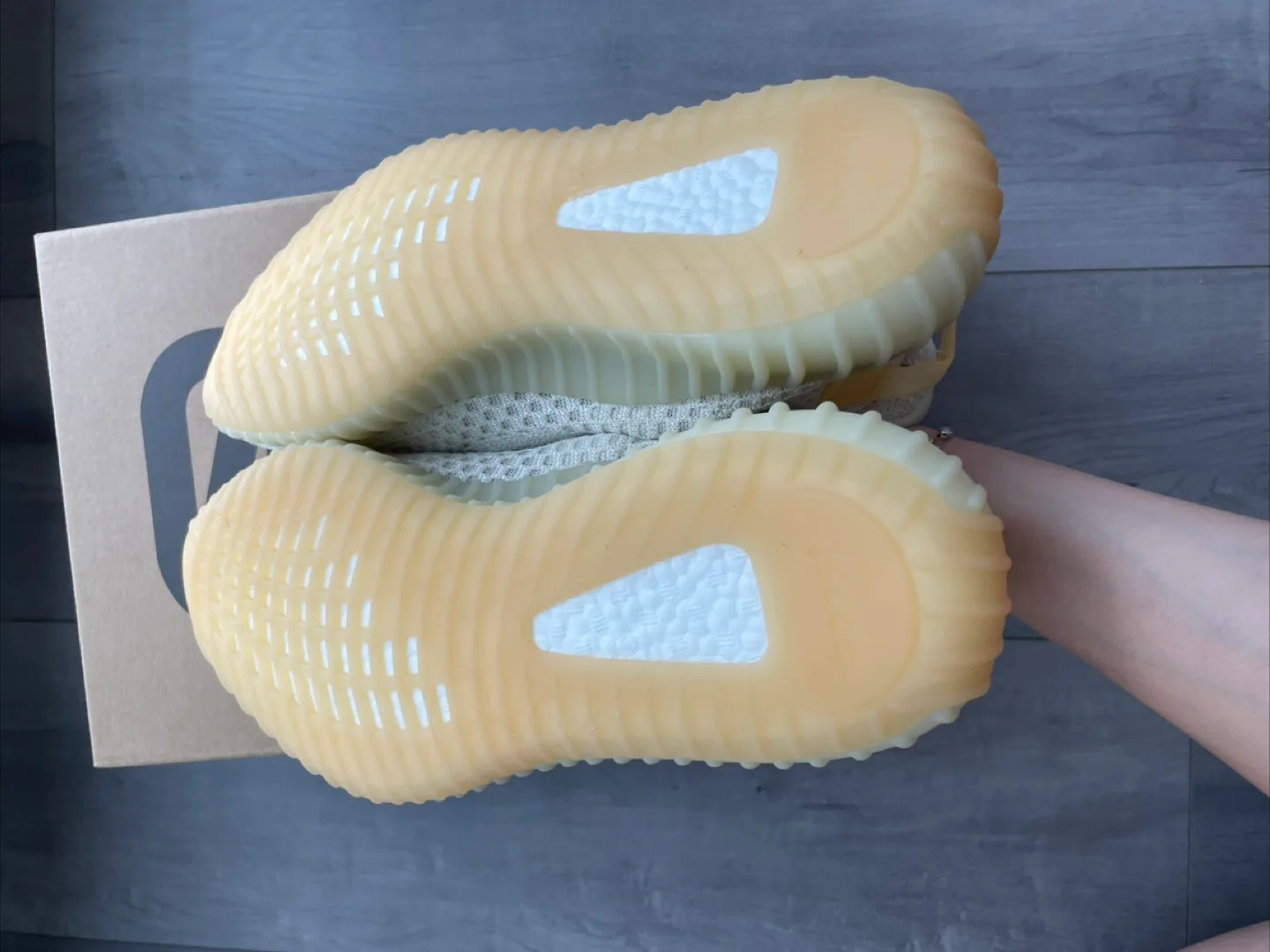Adidas Yeezy Boost 350 V2 Light Size - 10.5 US image indicator(2)