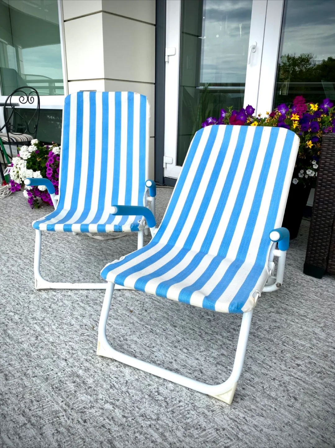 Folding Beach Chairs - Blue & White Stripes (Pair) thumbnail