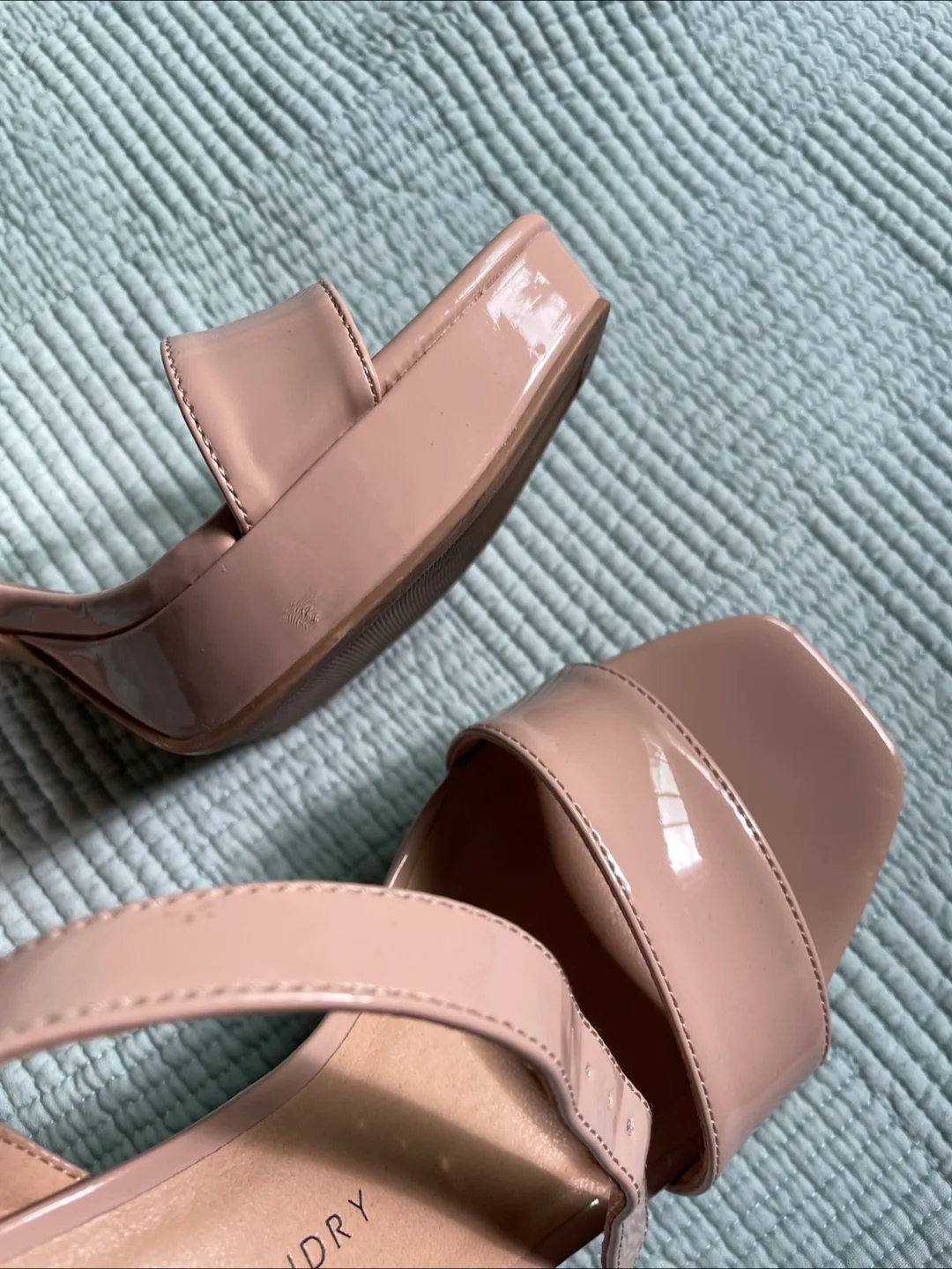 Chinese Laundry Platform Heels Size 7.5 image indicator(4)