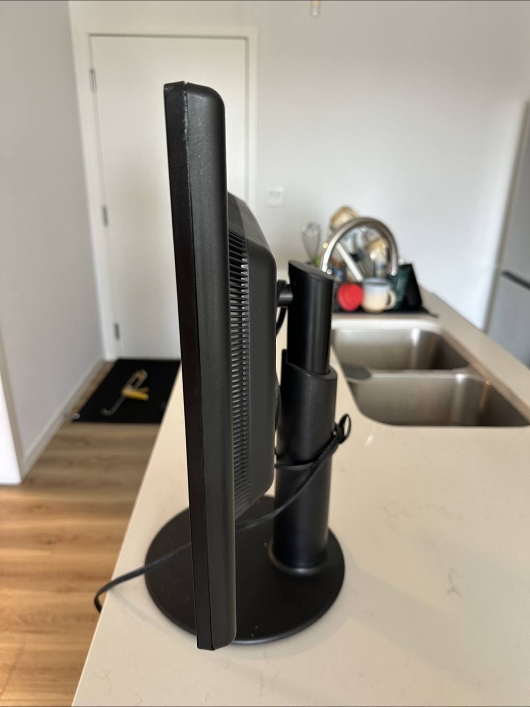 LG Computer Monitor 🧡 - photo 2