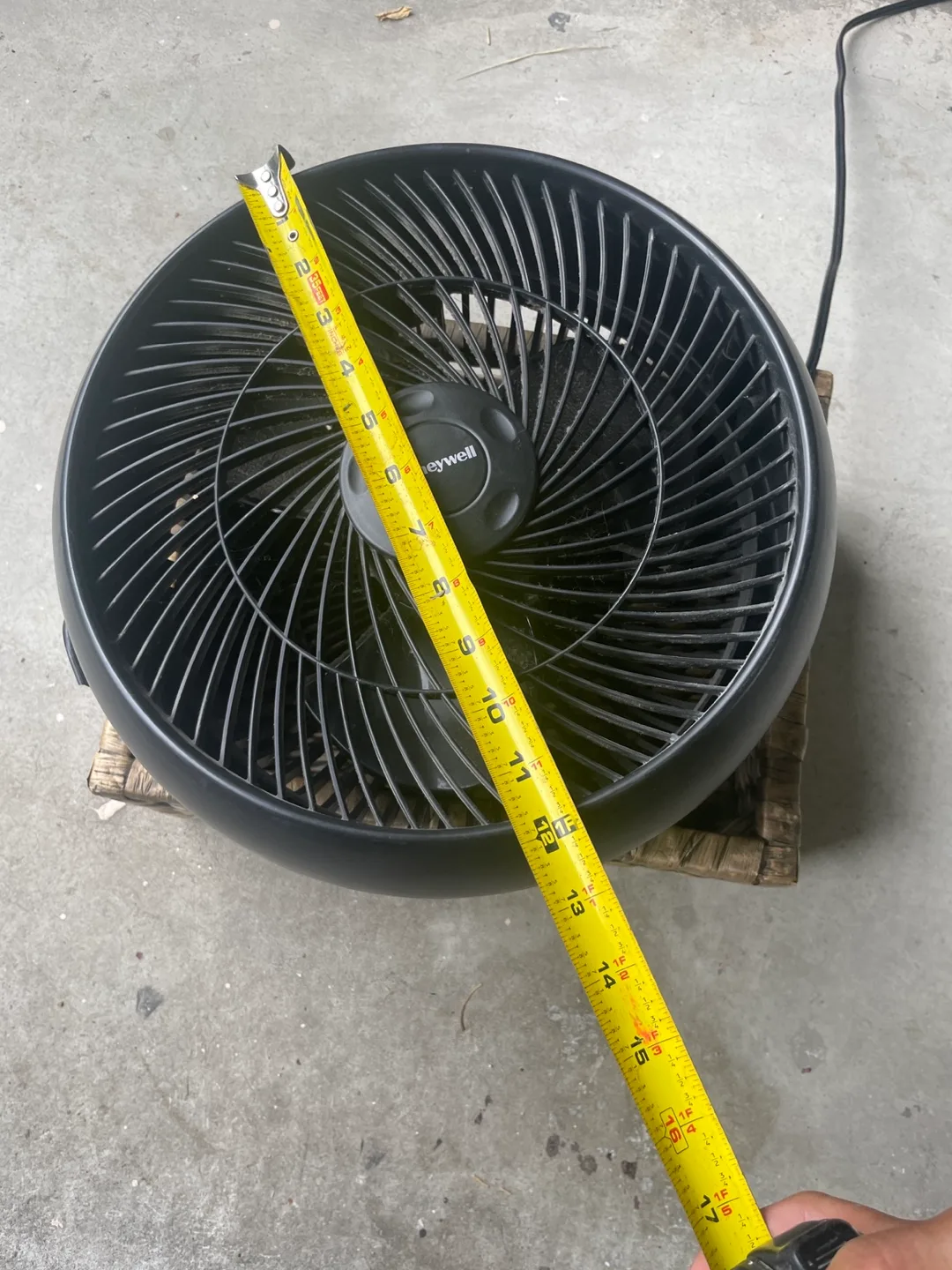 Honeywell Black Table Fan - 12 inch image indicator(4)