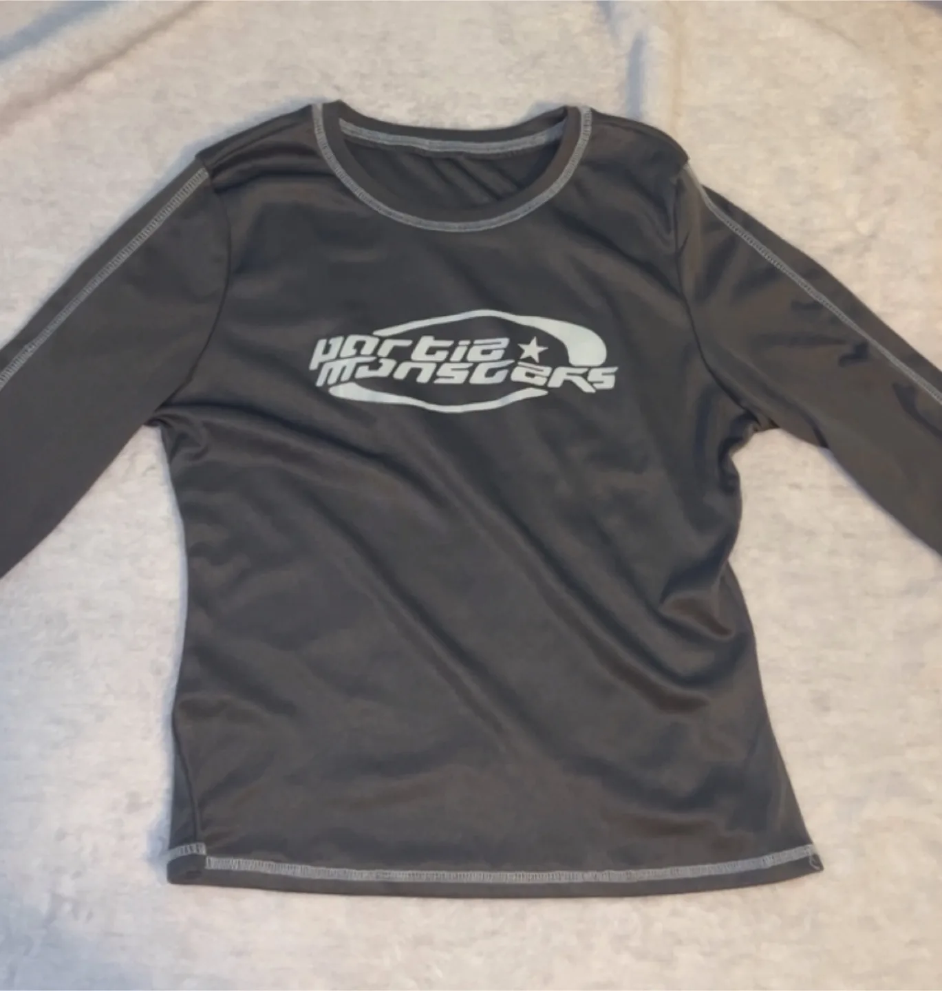 Women’s Slim-Fit long sleeve top thumbnail