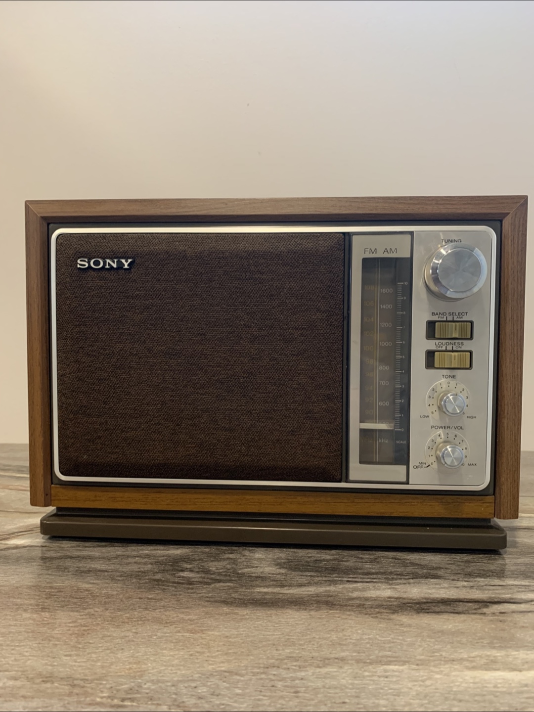 Vintage SONY AM/FM Table Radio