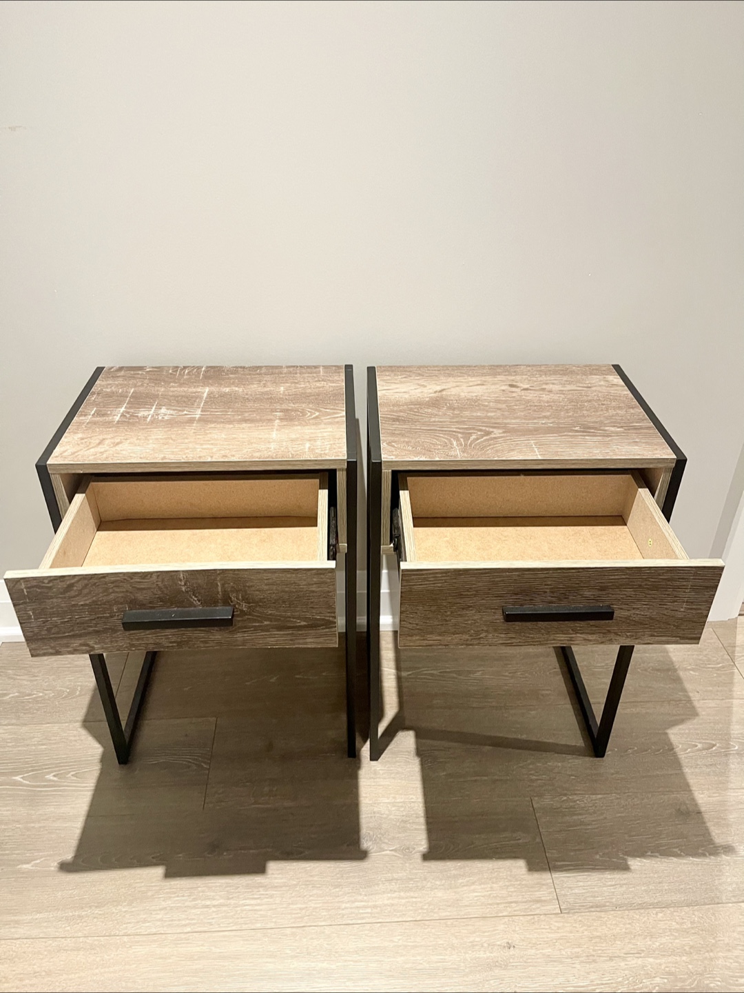 Pair of Wood & Metal Nightstands - photo 3