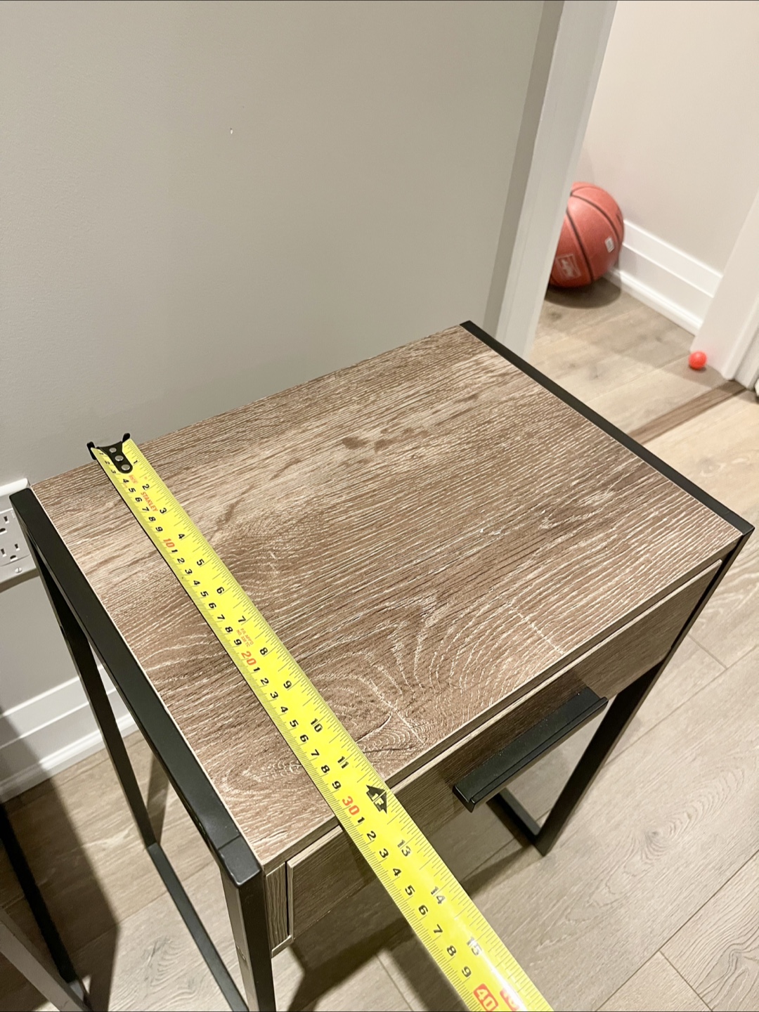Pair of Wood & Metal Nightstands - photo 4