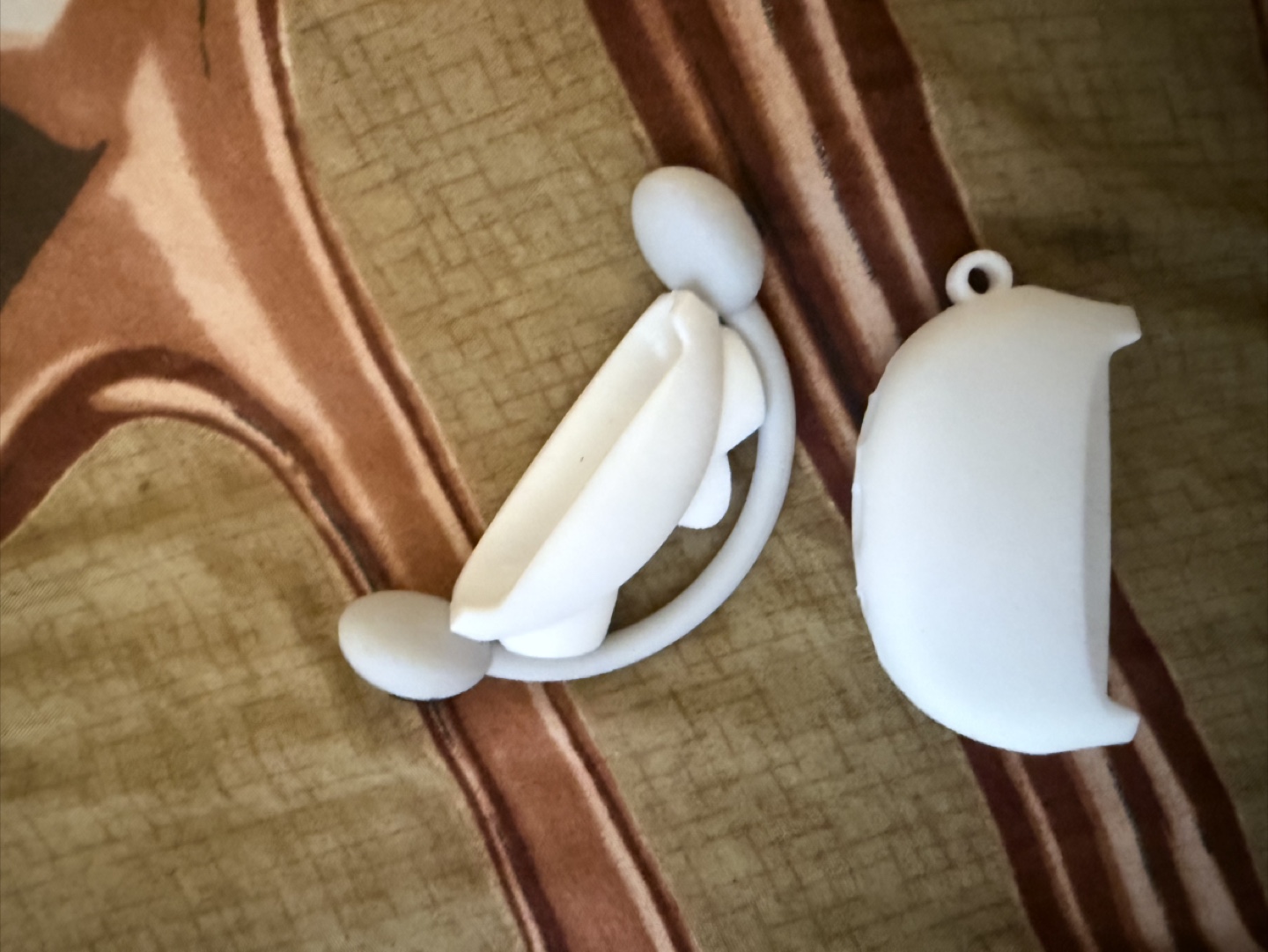 Hello Kitty AirPods 2 Pro case - photo 2
