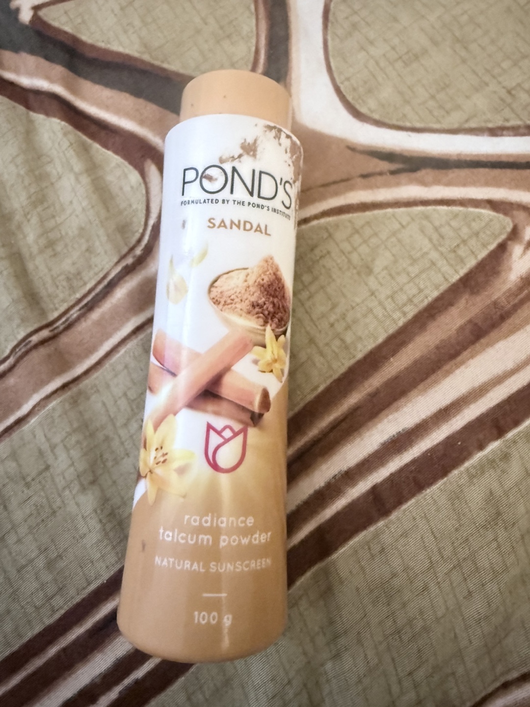 Pond's Sandal Radiance Talcum Powder 100g