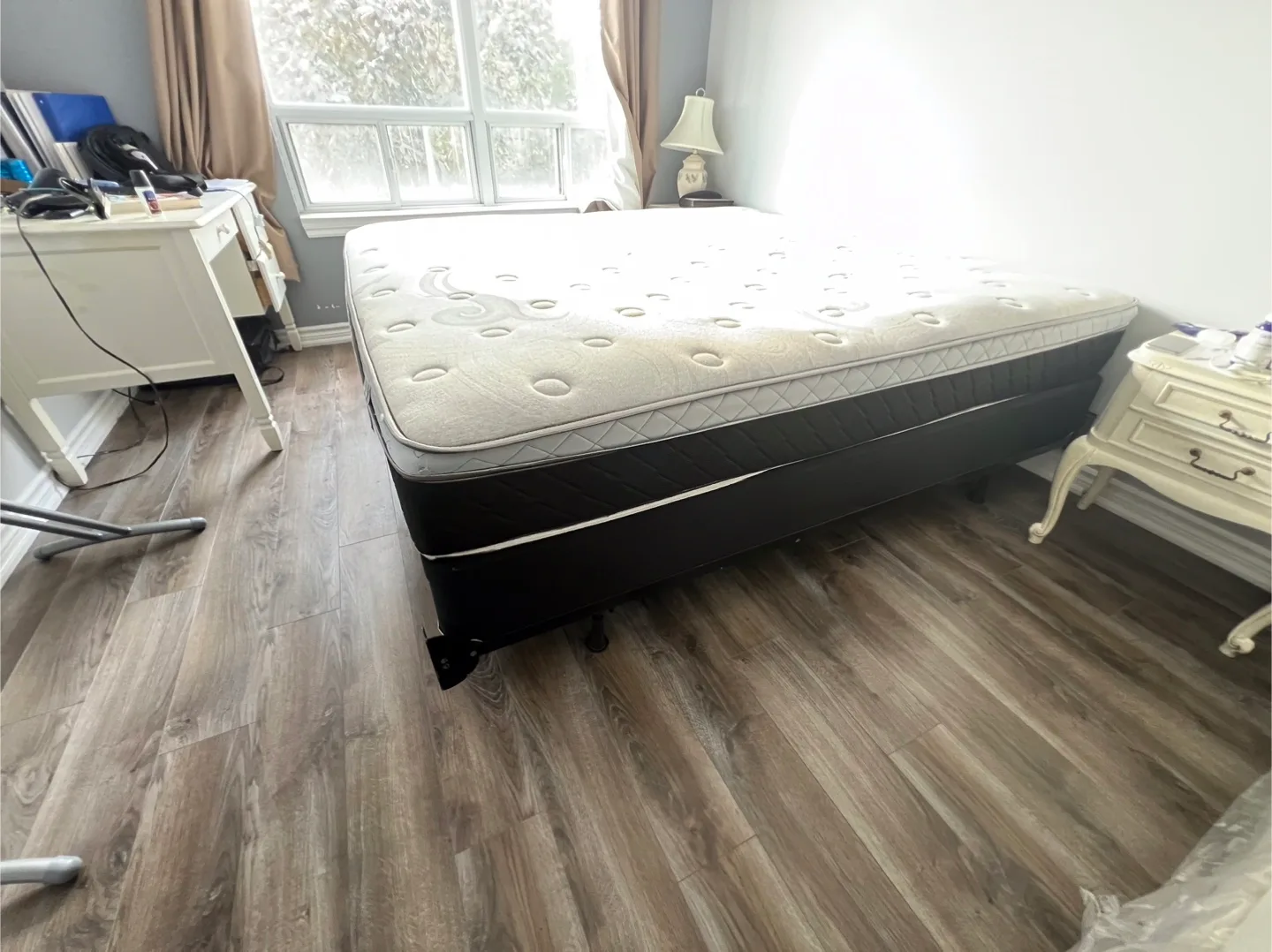 The Brick Comfort pockets queen mattress. image indicator(3)