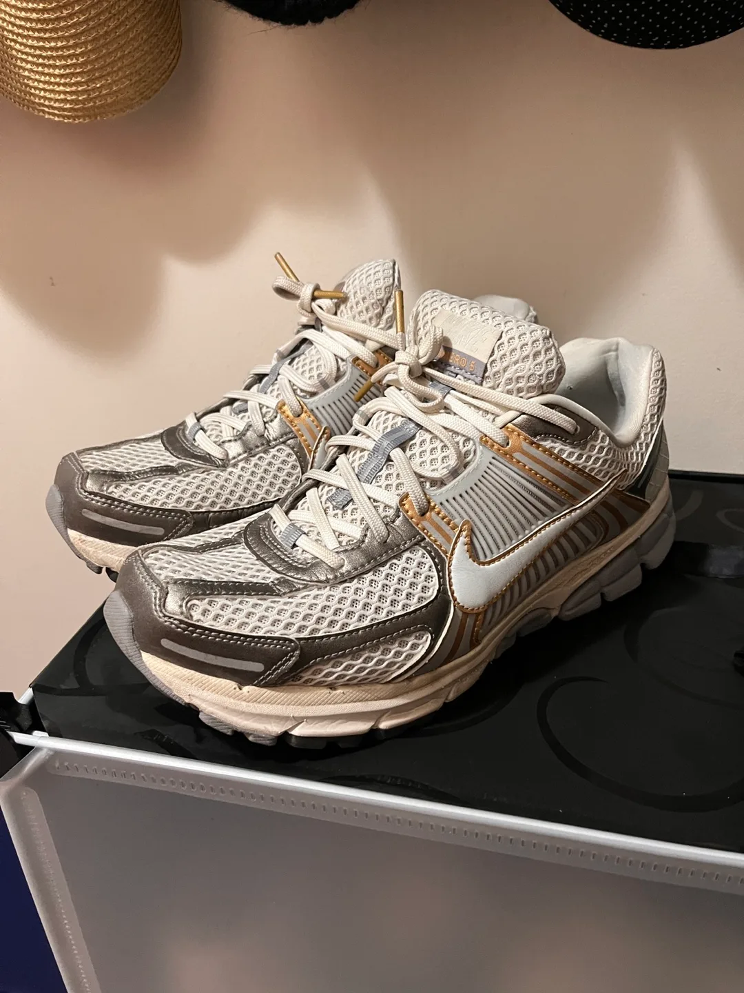 Nike vomero 5 mens with free Adidas Belt Bag image indicator(3)