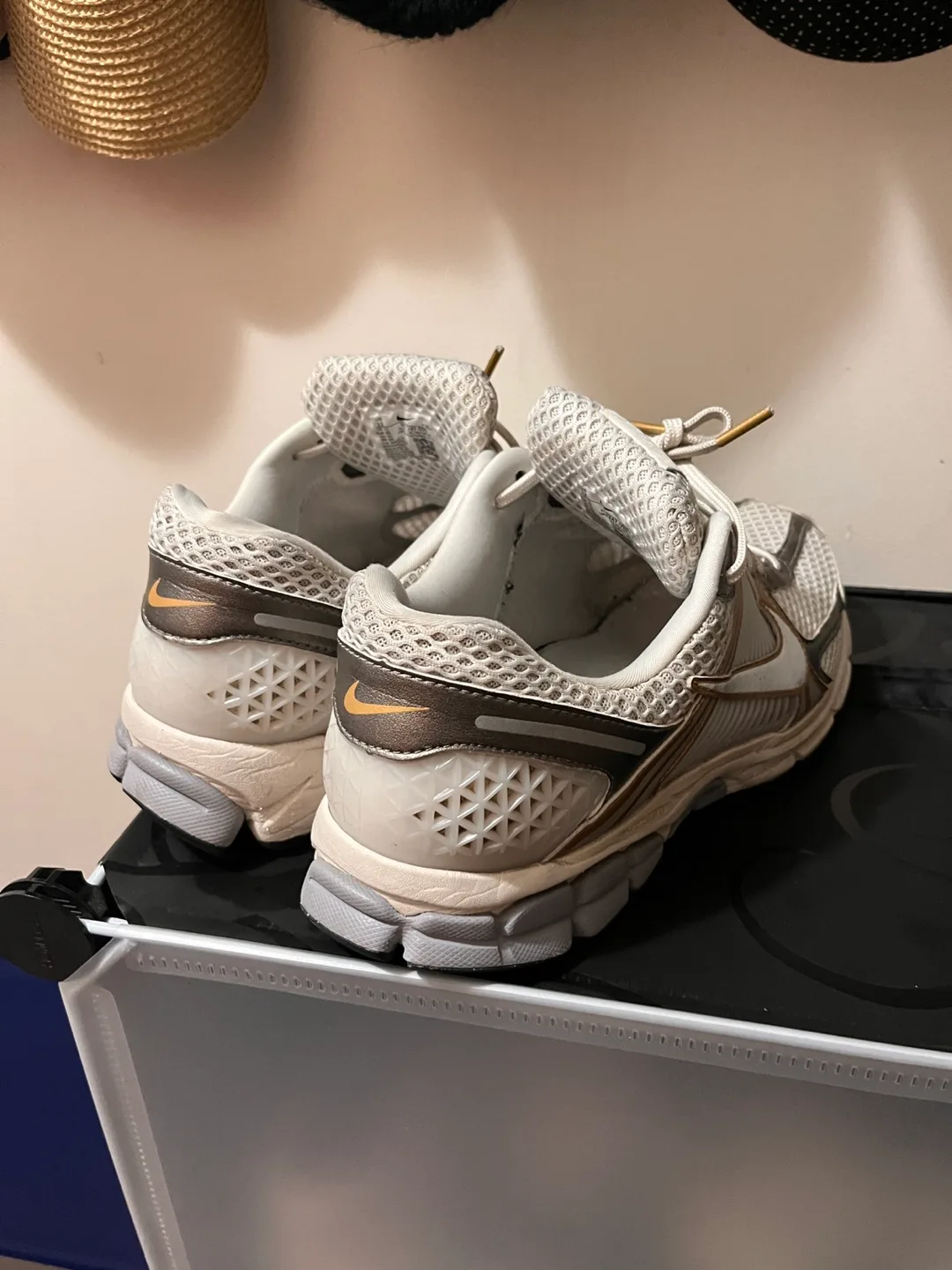 Nike vomero 5 mens with free Adidas Belt Bag image indicator(2)