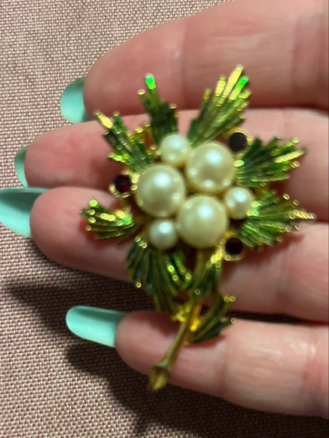 Vintage Gold Tone Holly Brooch image indicator(3)