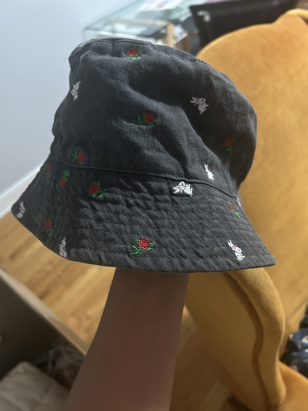 Gray Bucket Hat with Rose & Rabbit Design 🧡